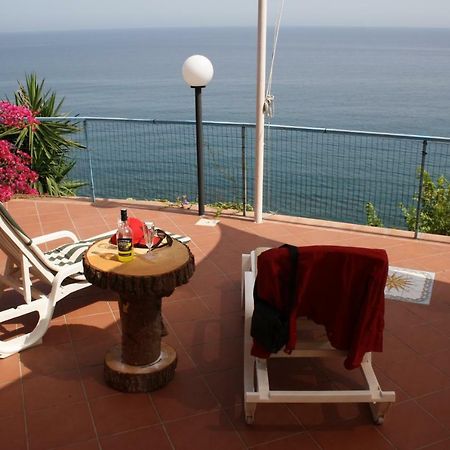 Camere & Case Vacanze Lo Scoglio Castel di Tusa Exterior photo