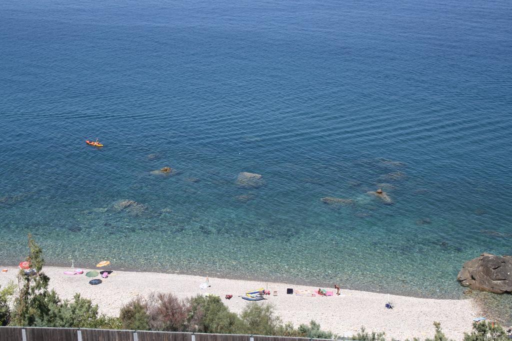Camere & Case Vacanze Lo Scoglio Castel di Tusa Exterior photo