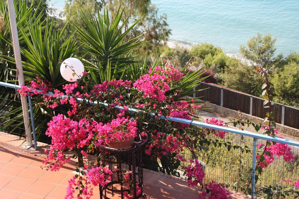 Camere & Case Vacanze Lo Scoglio Castel di Tusa Exterior photo