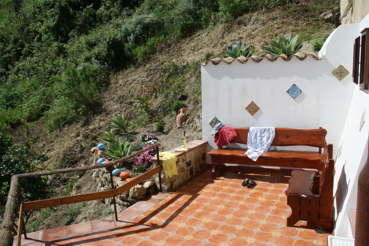 Camere & Case Vacanze Lo Scoglio Castel di Tusa Exterior photo